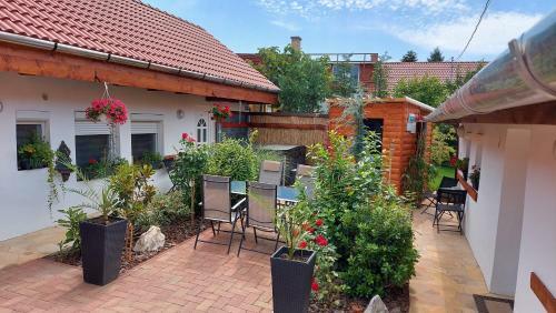 Gy�ngy Apartmanh�zak