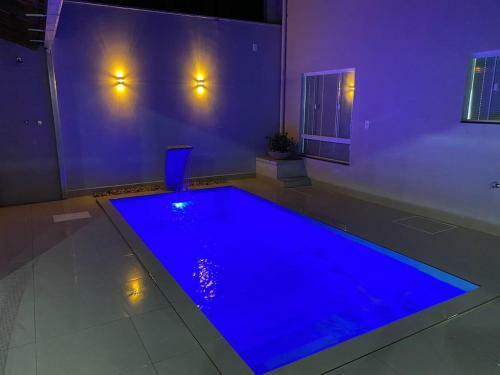 Resid�ncia White House - Casa De Piscina Em Penha.