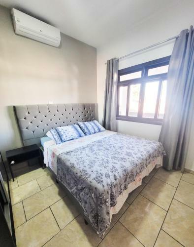 Resid�ncia White House - Casa De Piscina Em Penha.