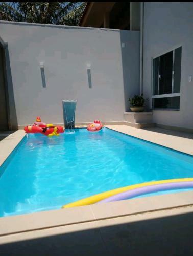 Resid�ncia White House - Casa De Piscina Em Penha.