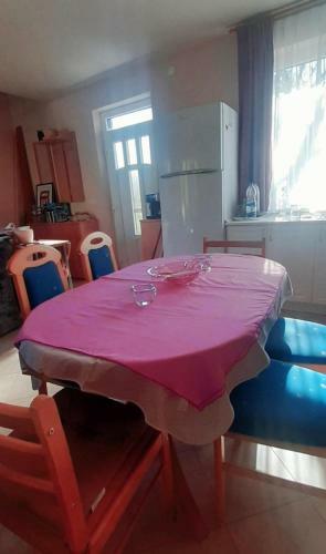 Szem�rmetes Erzs�k Nyaral�h�z
