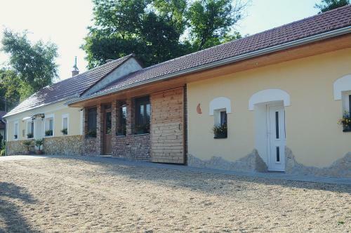 Hostal Vincze Vad�sz Vend�gh�z