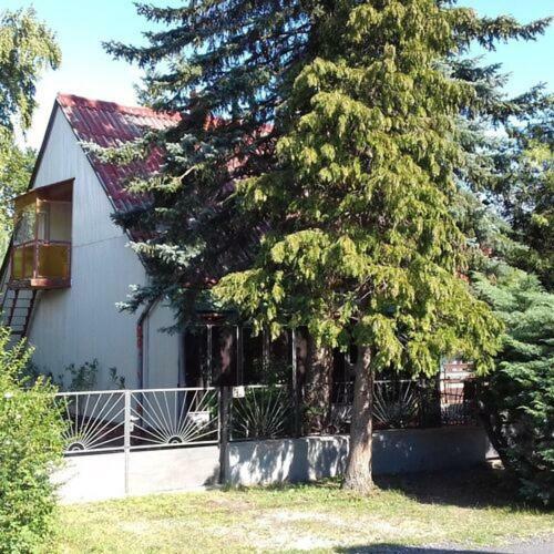 Fl�ra Apartman