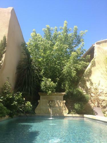 Hostal Les Remparts
