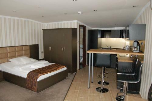 Bed & Breakfast Control Motel