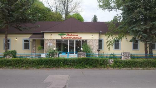 Hostal Balzsam Apartmanh�z