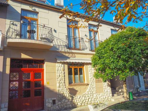 Holiday Apartmanh�z