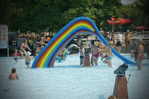 Holiday Apartmanh�z