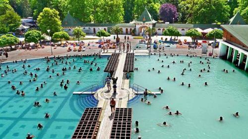 Holiday Apartmanh�z