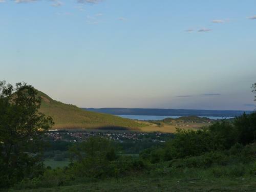 Apartamento Vend�gh�z A Csendes Bazalthoz