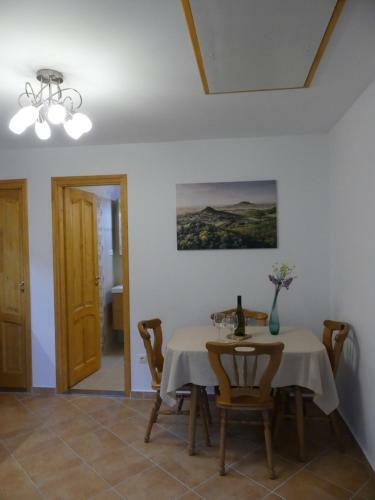 Apartamento Vend�gh�z A Csendes Bazalthoz