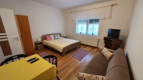 Junior Apartman