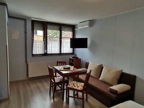R�zsa Apartman