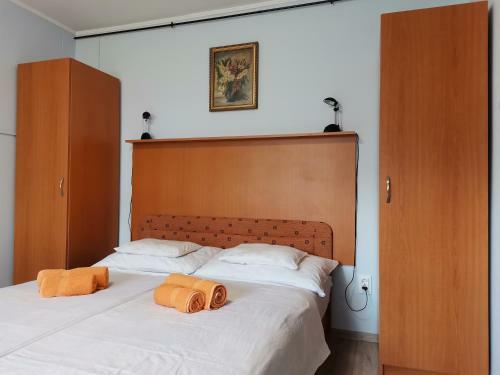 R�zsa Apartman