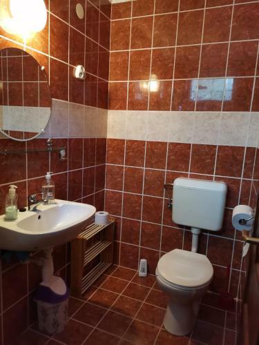 R�zsa Apartman