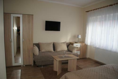 Hostal Pacsirta Apartman