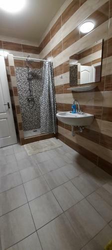 Torony Lovarda Mag�nsz�ll�s