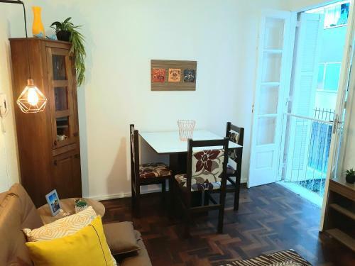 Apartamento Amplo, Aconchegante E Pertinho De Tudo