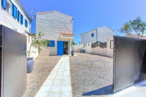 Villa Pax Houses