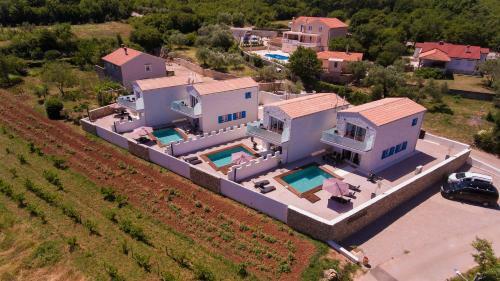 Villa Pax Houses
