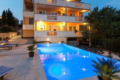Apartments With Pool Ivana Krk