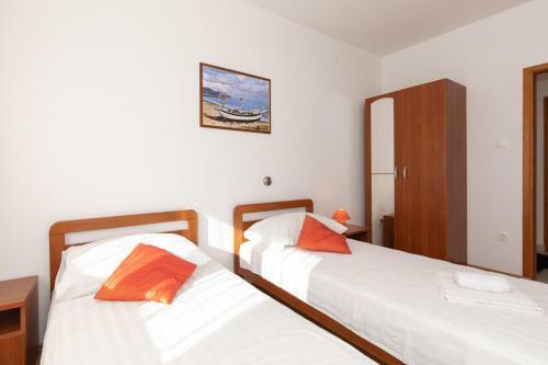 Apartments With Pool Ivana Krk