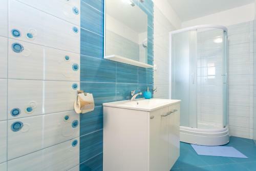 Apartments With Pool Ivana Krk