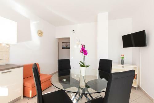 Apartments With Pool Ivana Krk