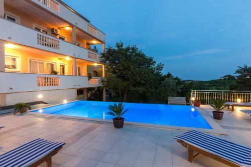 Apartments With Pool Ivana Krk