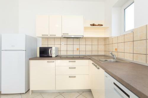 Apartments With Pool Ivana Krk