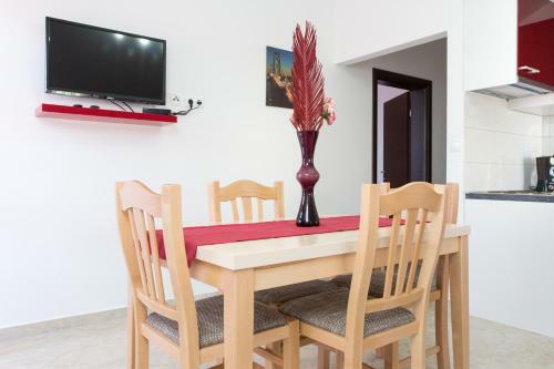 Apartments With Pool Ivana Krk