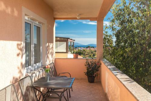 Apartments With Pool Ivana Krk