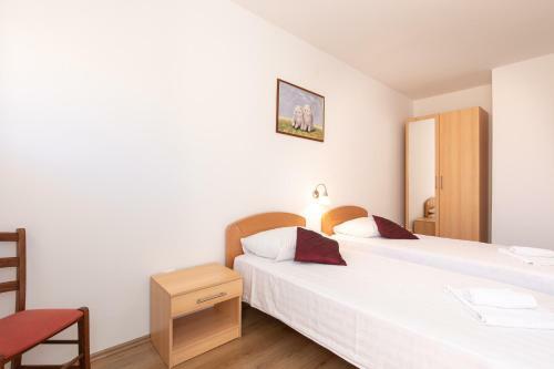 Apartments With Pool Ivana Krk