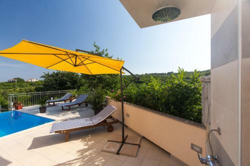 Apartments With Pool Ivana Krk