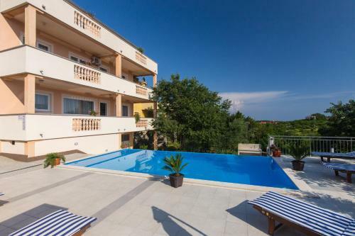 Apartments With Pool Ivana Krk