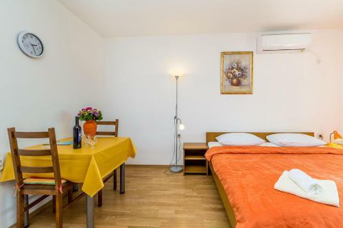 Apartments Antun