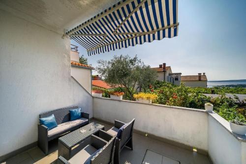 Apartments With A Parking Space Krk - 17897