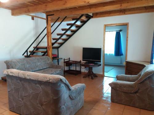 Orb�n Nyaral�h�z