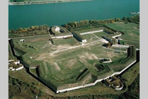 Romantic Holiday Cottage By The Danube