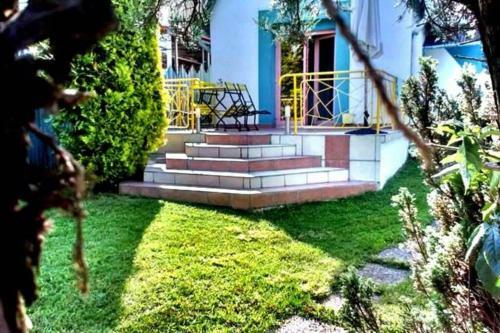 Romantic Holiday Cottage By The Danube