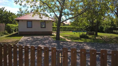 Hostal Cseresznyevir�g Vend�gh�zak