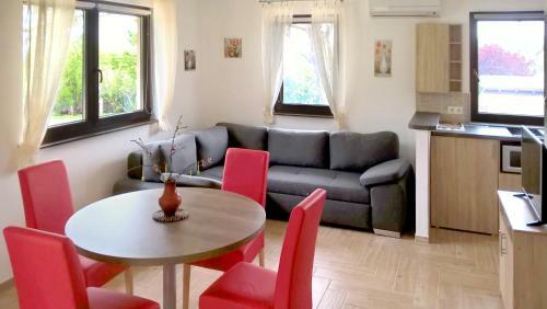 Hostal Cseresznyevir�g Vend�gh�zak