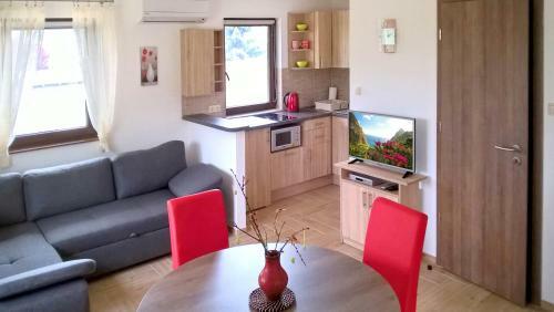 Hostal Cseresznyevir�g Vend�gh�zak