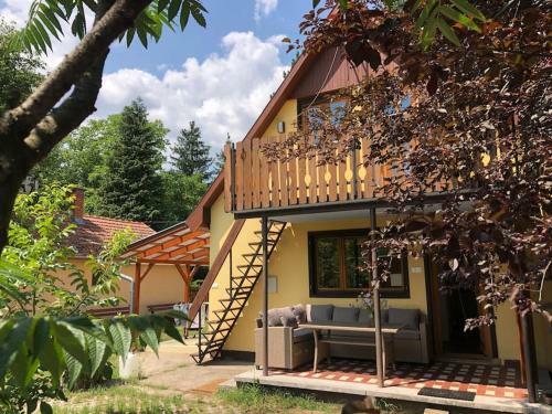 Modern Holiday Home In Holiday Park With Lake