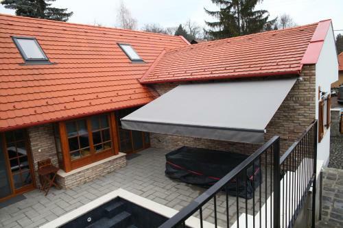 Villa D�me's Point