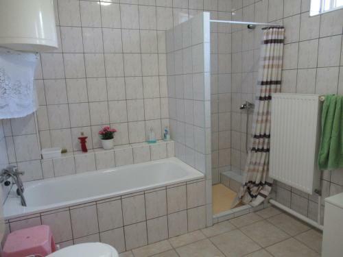 Gitta Apartman Lesenceistv�nd