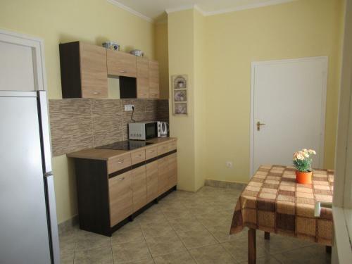 Gitta Apartman Lesenceistv�nd
