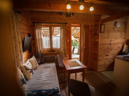 Hunting Lodge Lip�t