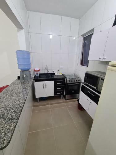Apartamento Kit�o Com Quarto 50mts Do Mar