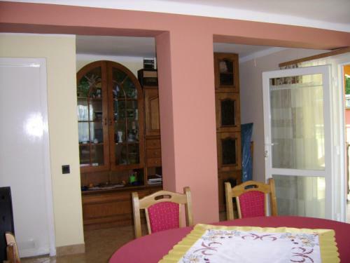 Gy�ngyi Vend�gh�z
